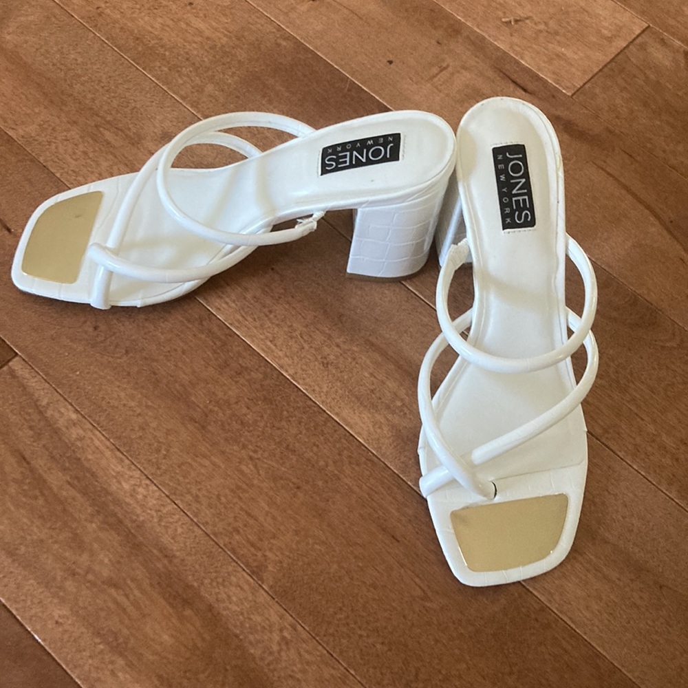 Jones New York White Strappy Dress Sandals; Size 8.5